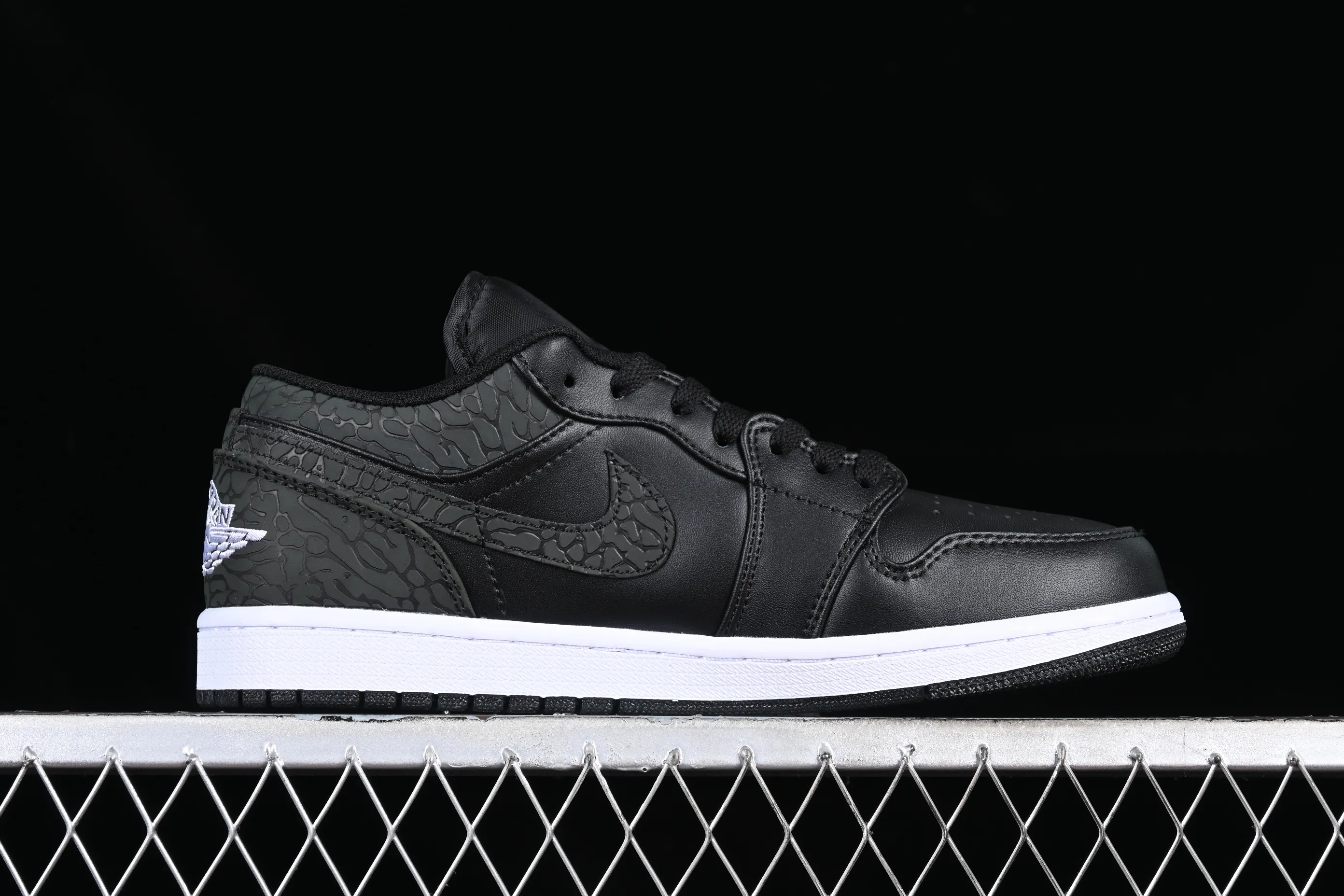 All categories Air Jordan Jordan series basketball shoes Air Jordan 1 Low Z version Air Jordan 1 Low AJ1 Joe 1 all black burst pattern low-top cultural casual sneakers FB9907-001